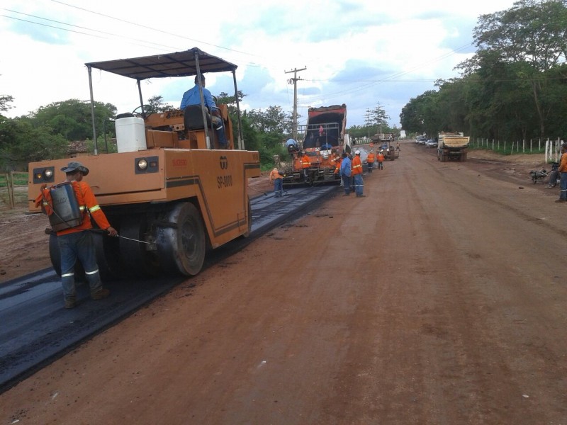 OBRAS DE PAVIMENTAO EM CORRENTE