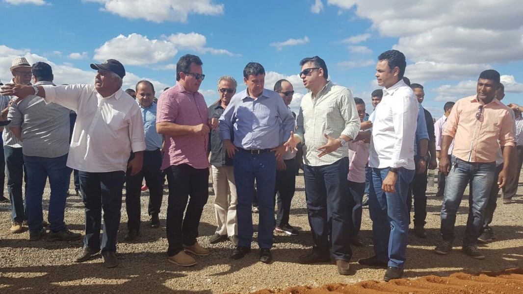  Visita s obras do aeroporto de So Joo do Piau