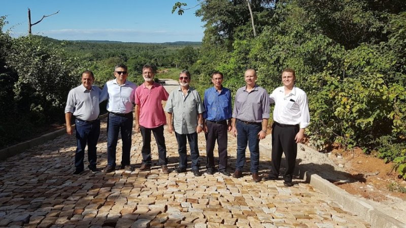 Obras de calçamento no município de Batalha