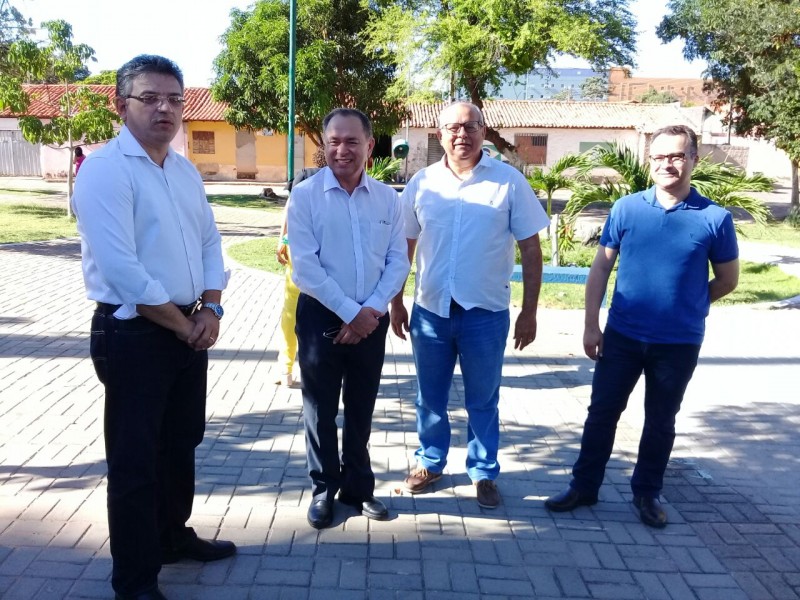 PAVIMENTAO DE RUAS DO BAIRRO REDENO EM TERESINA